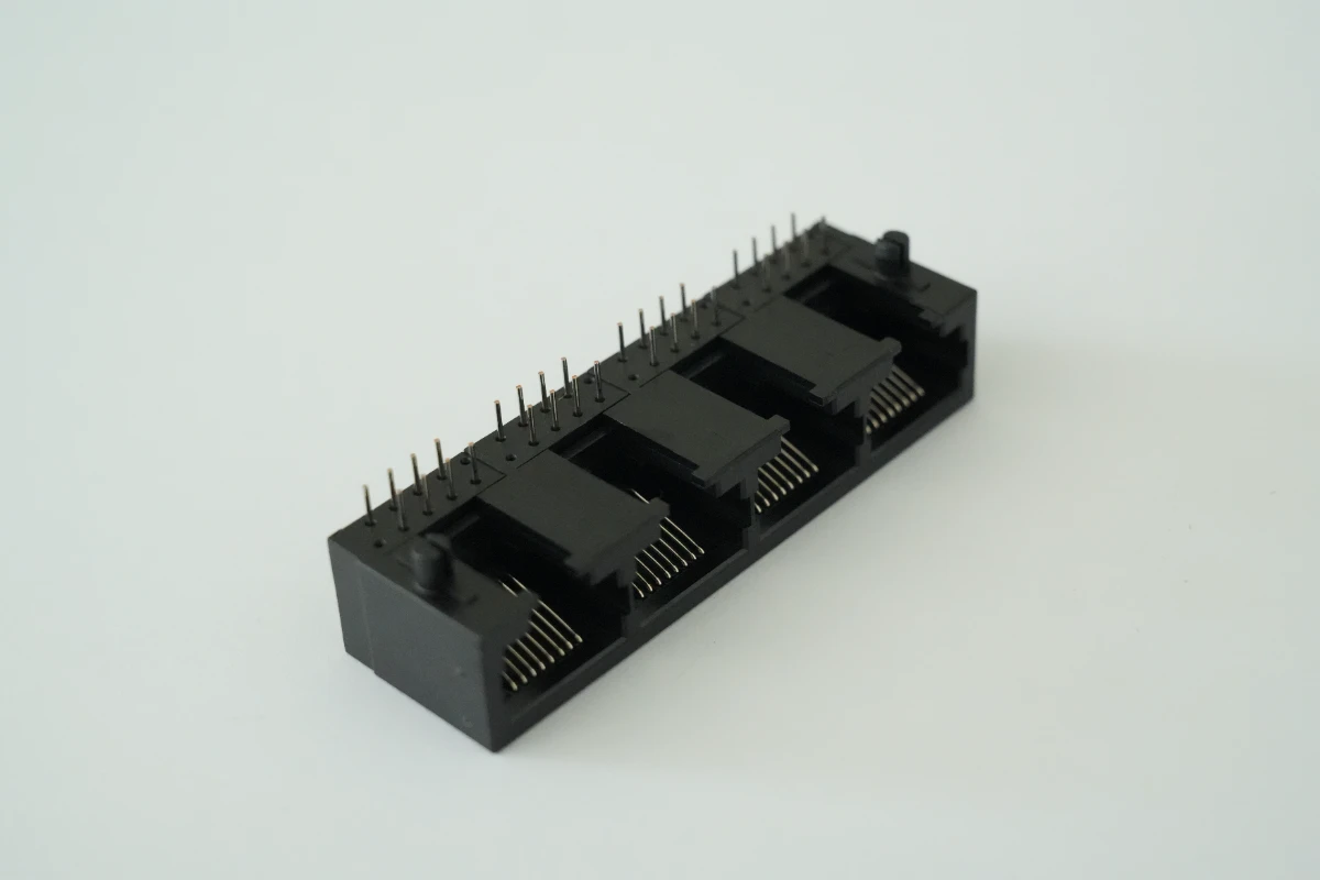4口连体式RJ45网络接口母座 2