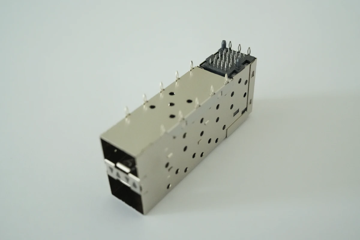 SFP+ 20Pin 1x1端口笼子(压接式) 2