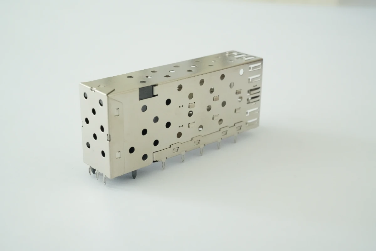 SFP+2X1 端口笼子连接器 3
