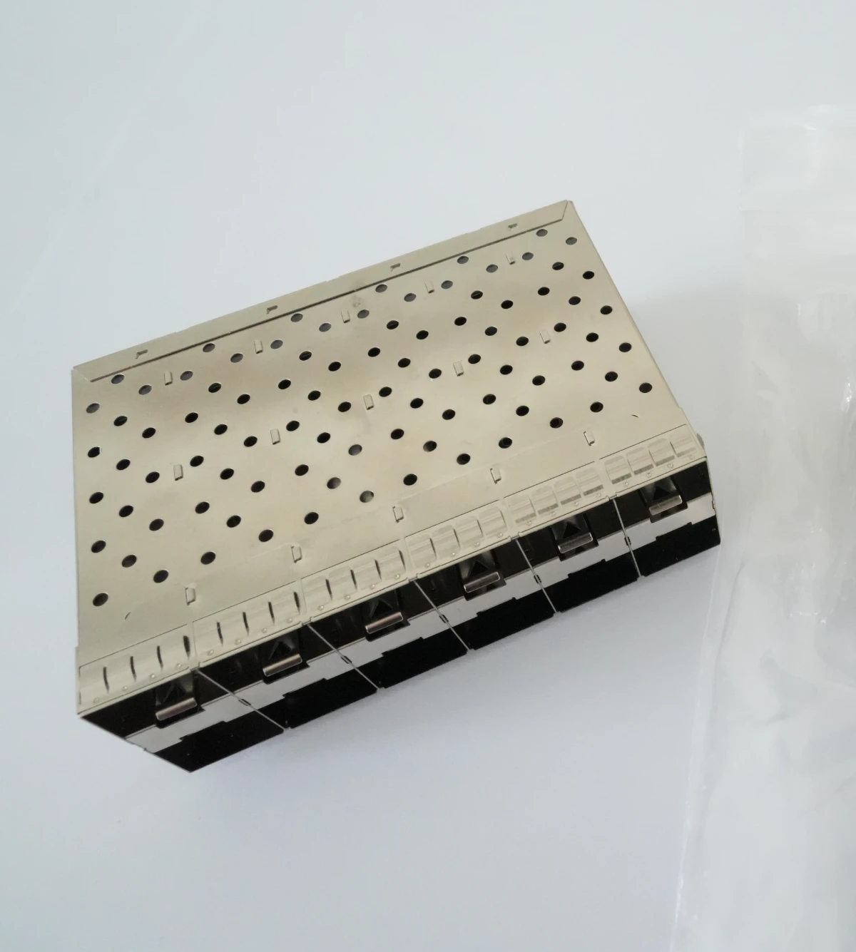 SFP+ 2×6十二端口笼子连接器 2