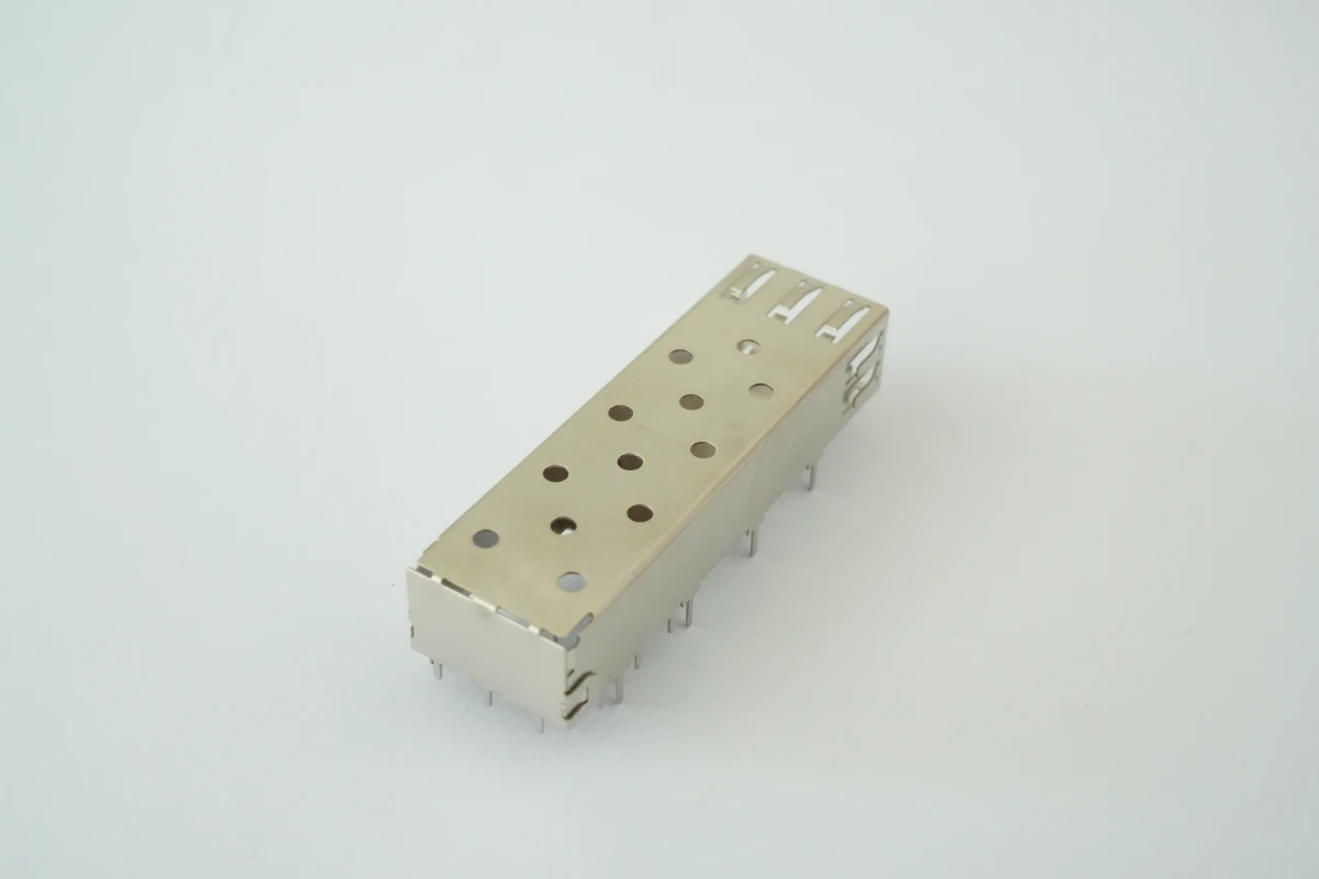 SFP+单口笼子连接器 3