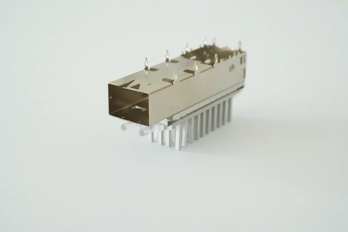 SFP+单口笼子连接器(带一体式导光柱) 2