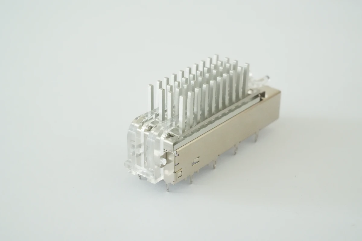SFP+单口笼子连接器(带一体式导光柱) 3