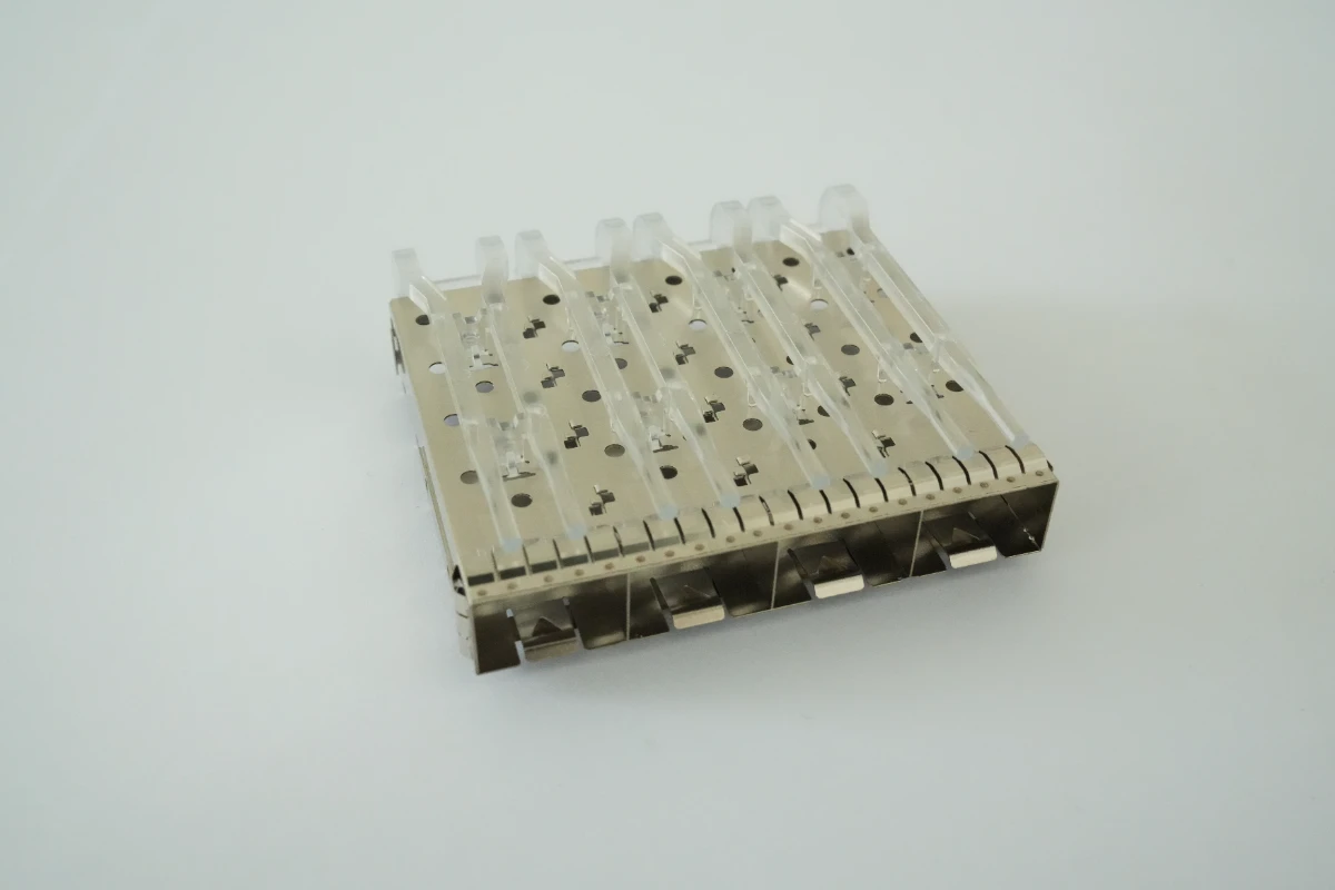 SFP+ 1×4四端口笼子连接器(带一体式导光柱) 2