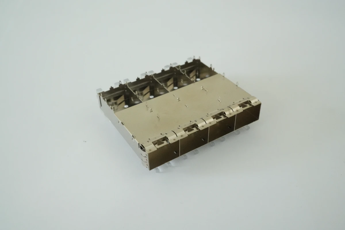 SFP+ 1×4四端口笼子连接器(带一体式导光柱) 3